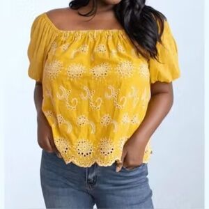 NWT Grace & Emma Yellow Embroidered Eyelet Babydoll Scalloped Top Blouse Shirt